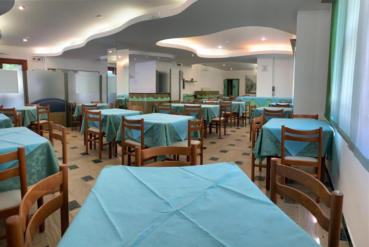 רימיני Hotel Del Vecchio מראה חיצוני תמונה