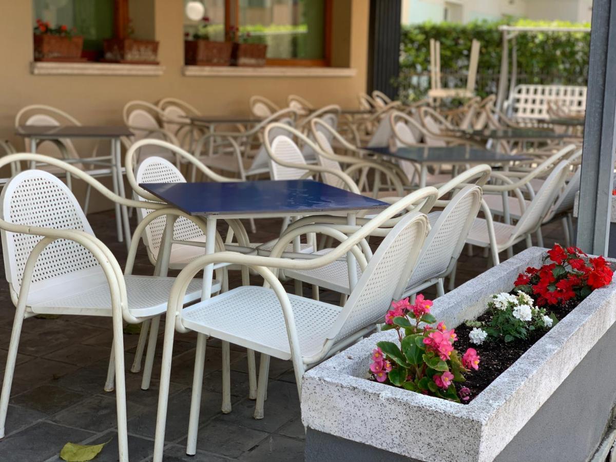 רימיני Hotel Del Vecchio מראה חיצוני תמונה