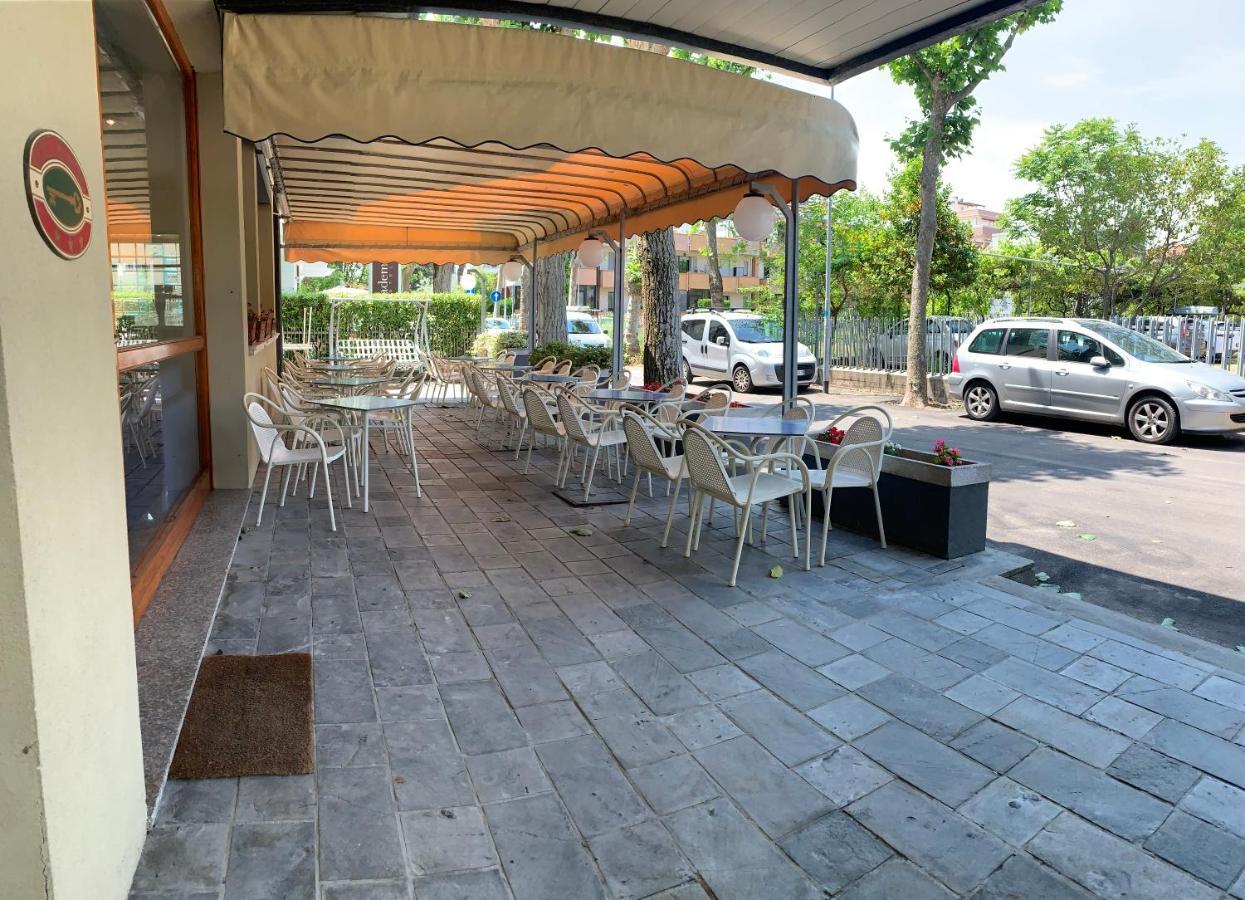 רימיני Hotel Del Vecchio מראה חיצוני תמונה
