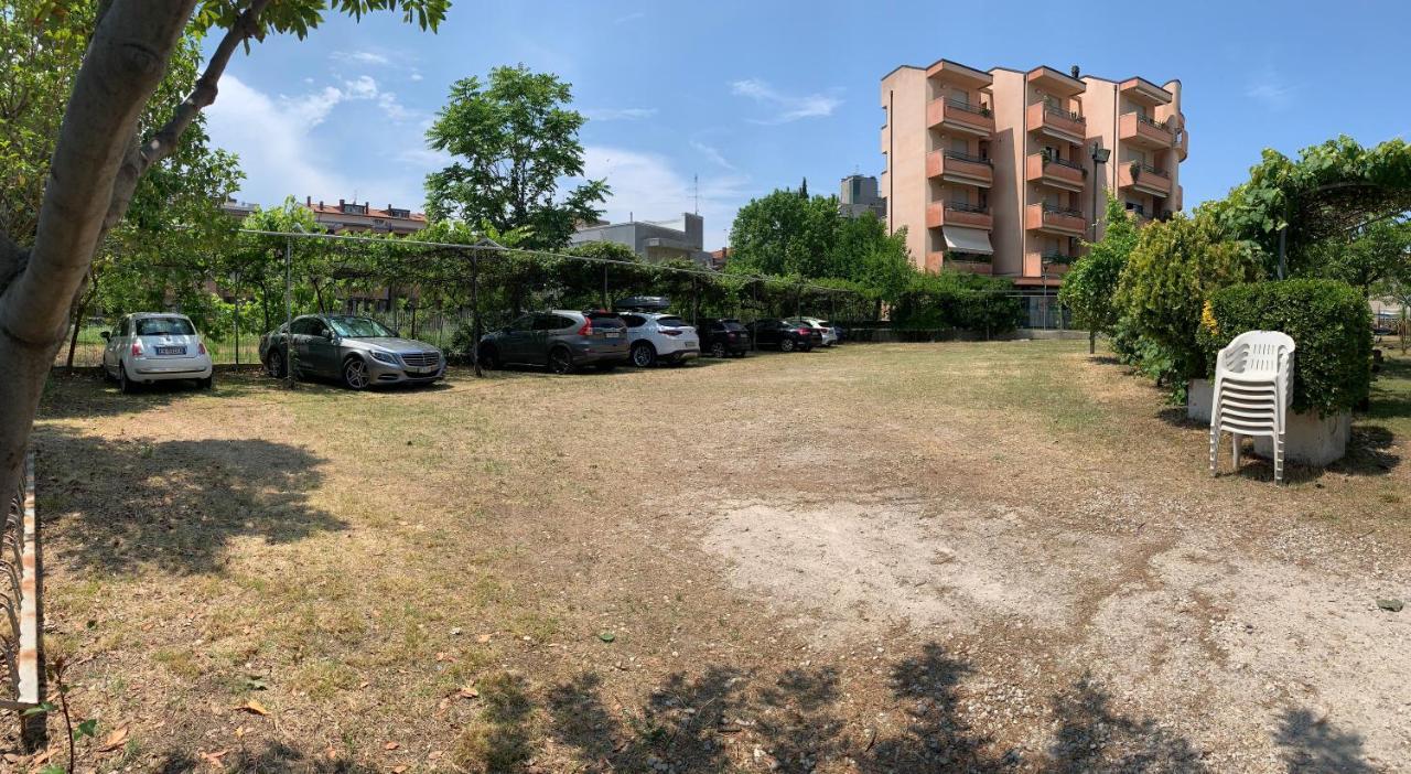 רימיני Hotel Del Vecchio מראה חיצוני תמונה