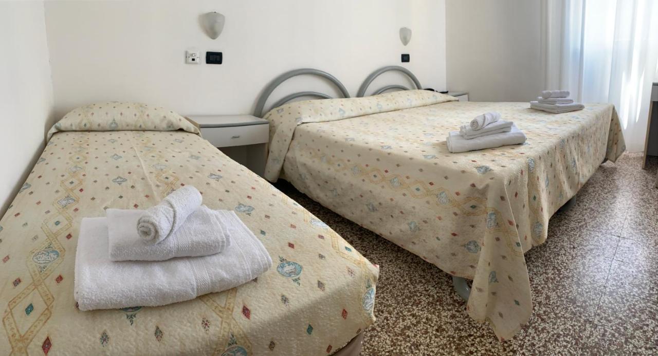 רימיני Hotel Del Vecchio מראה חיצוני תמונה