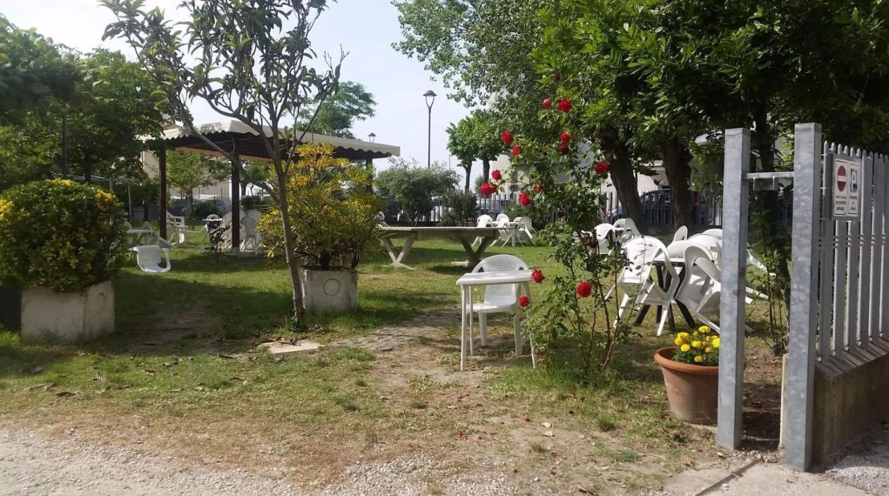 רימיני Hotel Del Vecchio מראה חיצוני תמונה